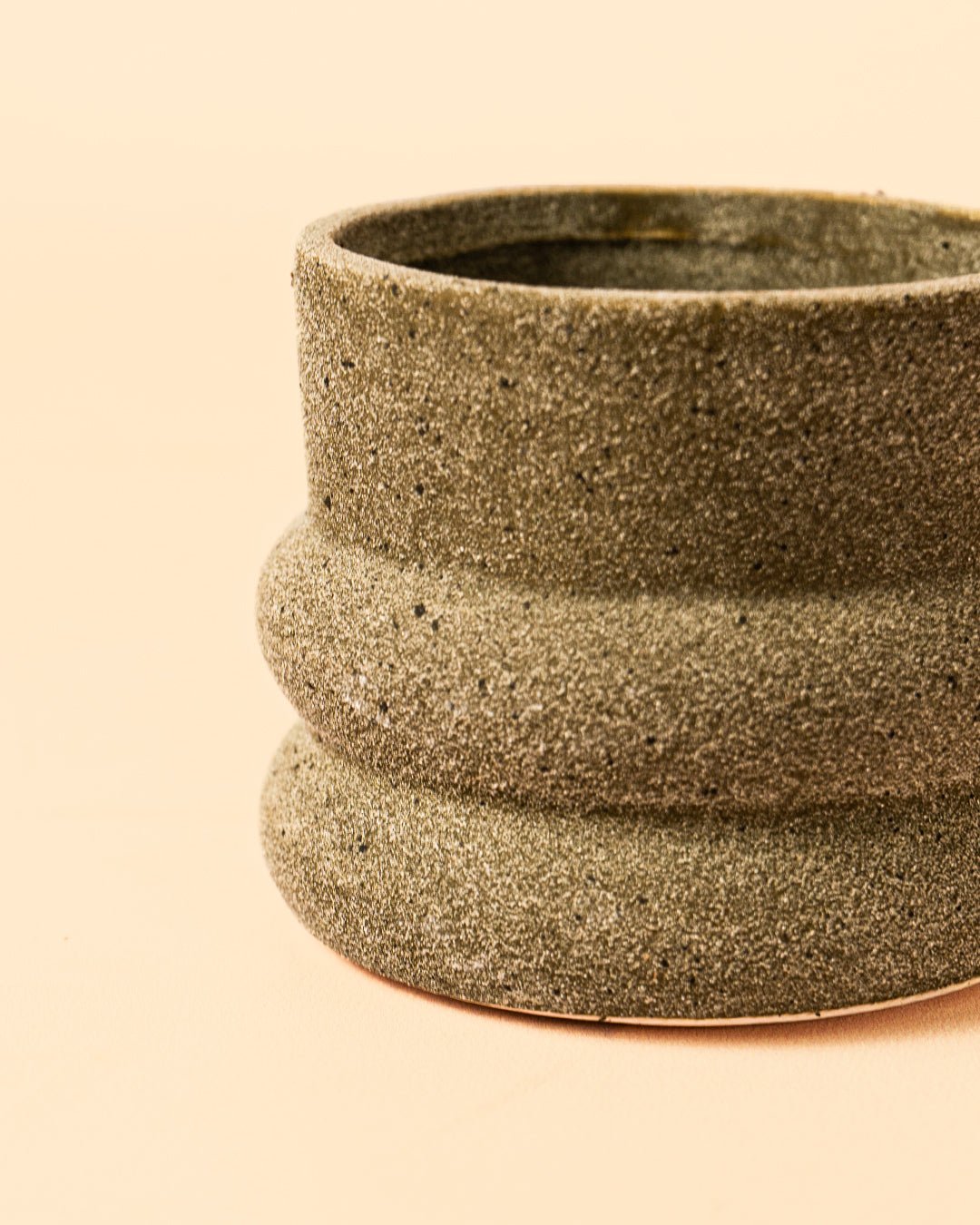 Wave – Mini Maceta Cerámica Dark Grey 6 cm - Pur Plant