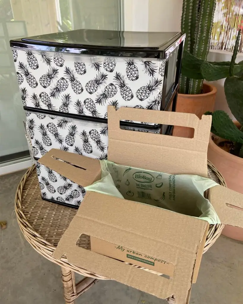 vermicompostador con restos